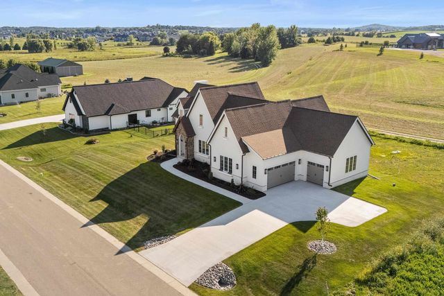 6835 Angelica Trl, Sun Prairie, WI 53590
