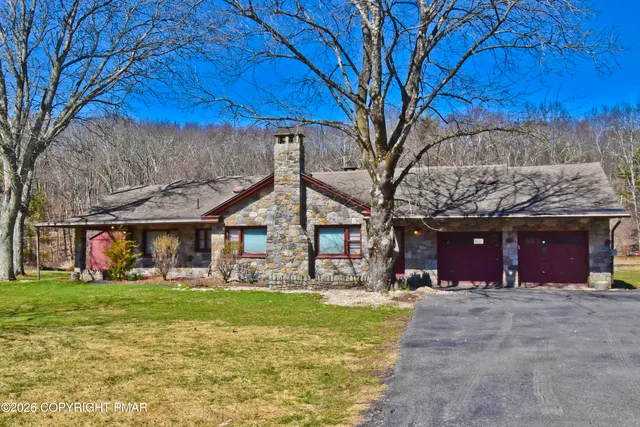 2327 Wigwam Park Rd, Stroudsburg, PA 18360