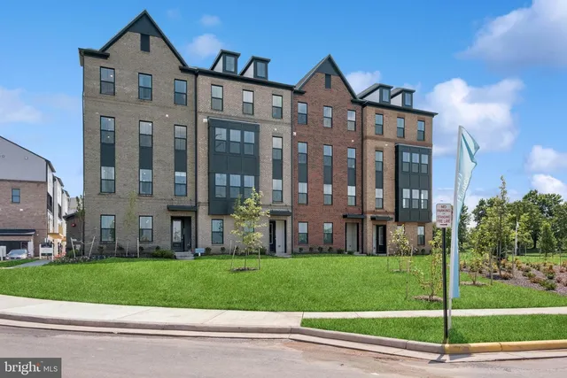 14954 Deco Cir #62, Chantilly, VA 20151