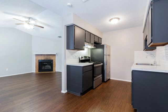 6701 1/2 Silvermine Dr #210, Austin, TX 78736