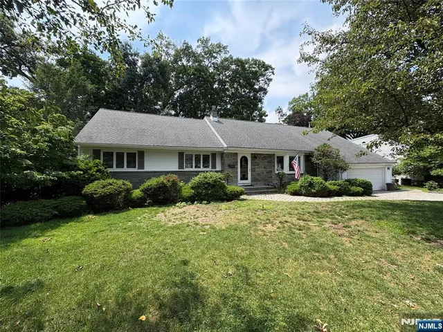 31 Congress Rd, Emerson, NJ 07630