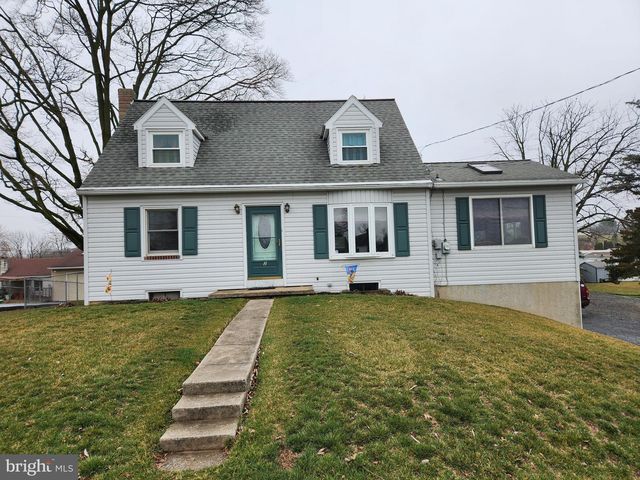 2 N  Conestoga View Dr, Akron, PA 17501
