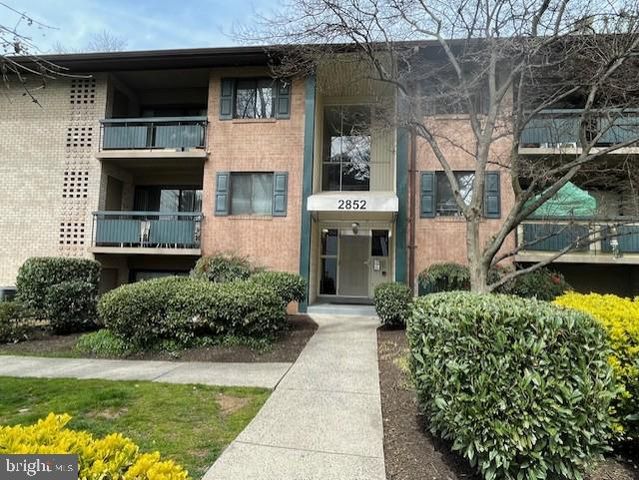 2852 Dover Ln #202, Falls Church, VA 22042