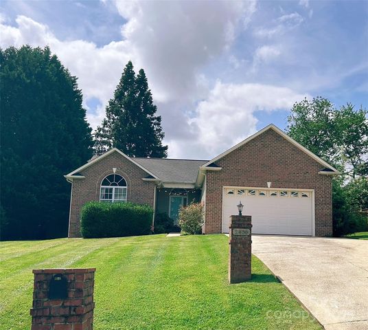 2436 23rd Avenue Dr NE, Hickory, NC 28601