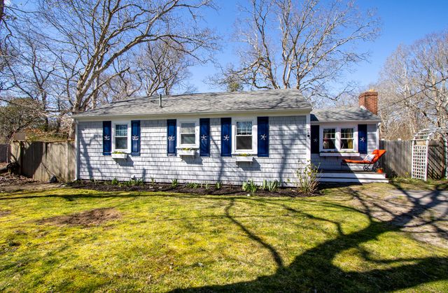 18 Sycamore Street, Hyannis, MA 02601