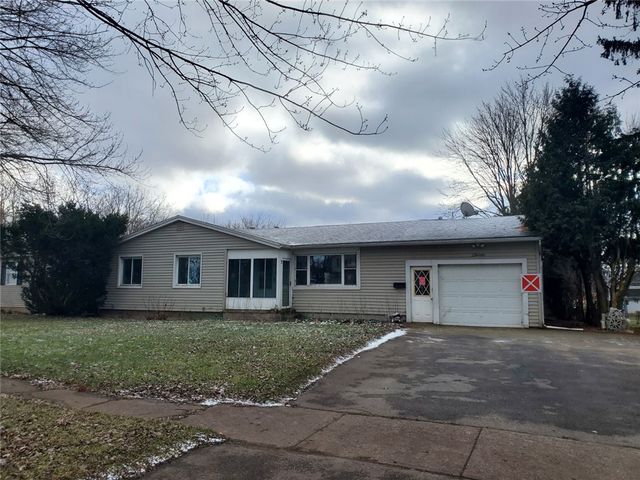 3 Courtright Ln, Rochester, NY 14624