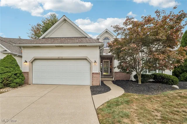 31772 Gardenside Dr, Avon Lake, OH 44012