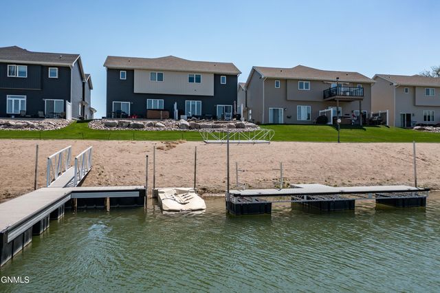 2435 Water Park Loop SE, Mandan, ND 58554