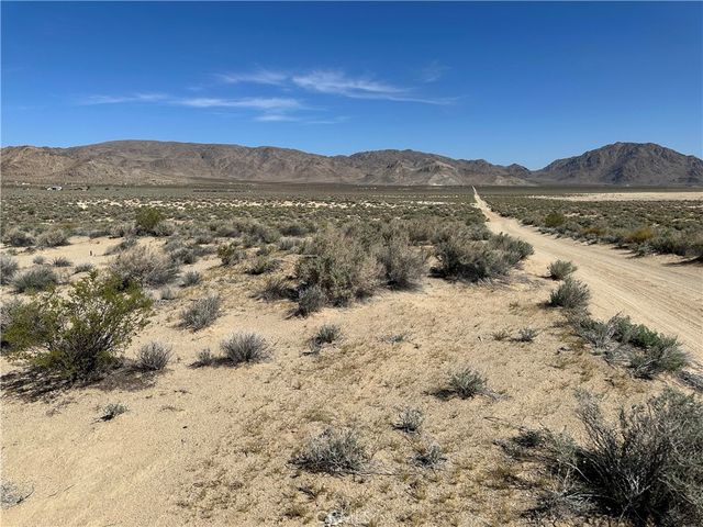Cove Rd, Lucerne Valley, CA 92356