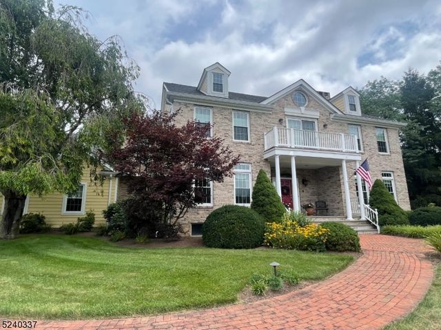 15 Chesterfield Dr, Chester, NJ 07930