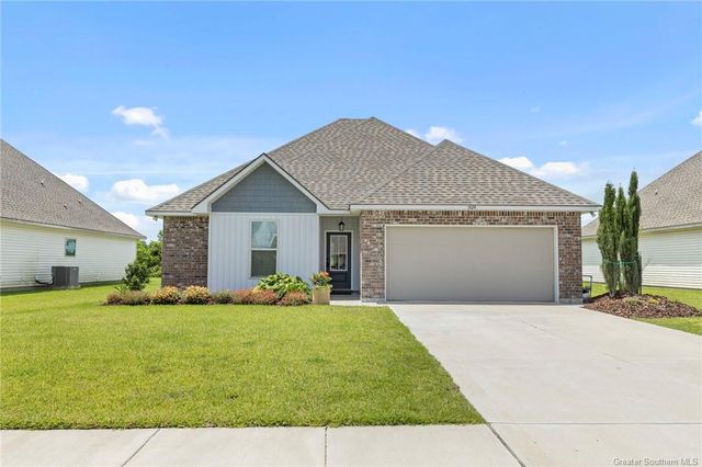 1824 Park Place Dr, Lake Charles, LA 70607