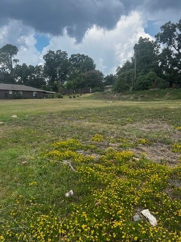 Oakcrest St, Shreveport, LA 71109