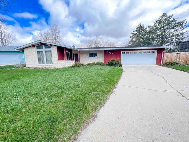 1927 Lincoln Ln, Brookings, SD 57006