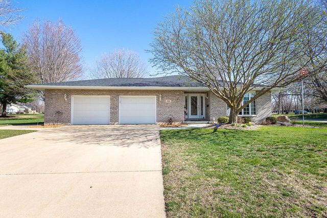 709 Tanglewood Dr, Manchester, IA 52057