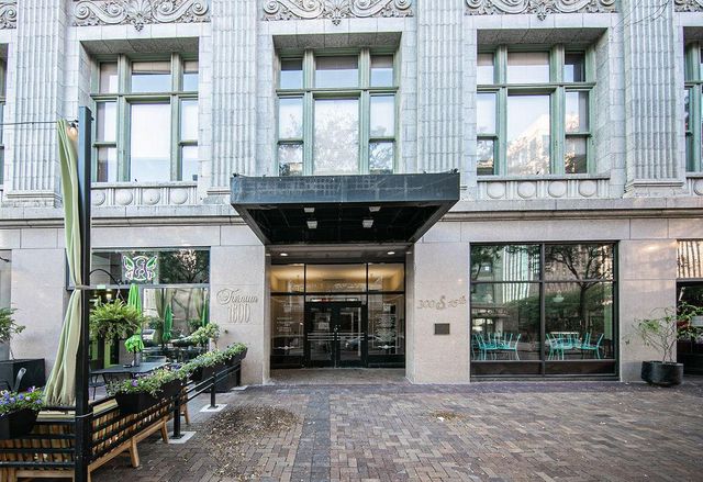 300 S  16th St, Omaha, NE 68102