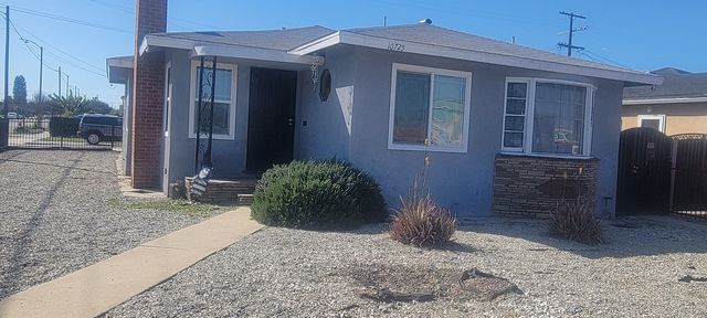 10725 S  Hoover St, Los Angeles, CA 90044