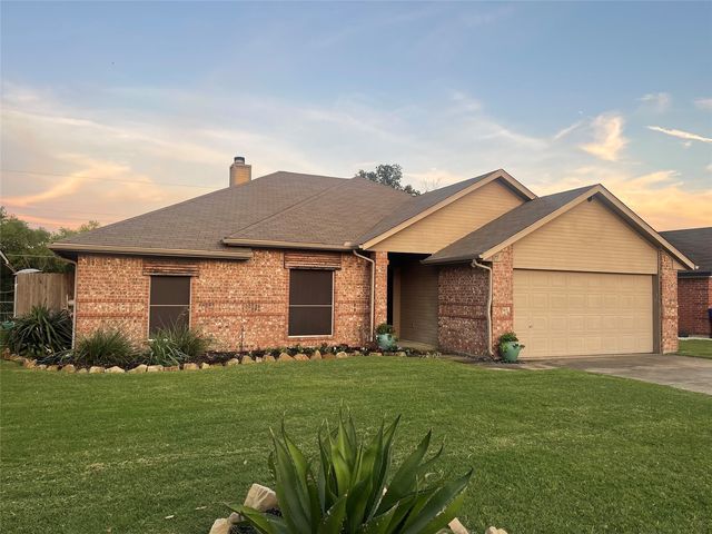 617 Azalea Dr, Forney, TX 75126