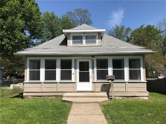 2405 E  9th St, Des Moines, IA 50316