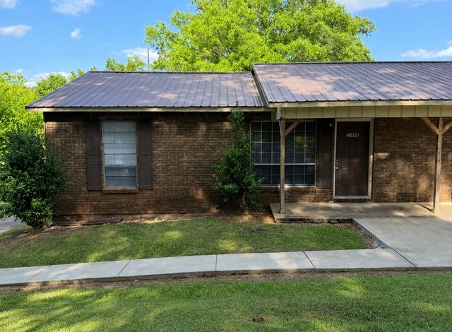 2104 Francis St #B, Pell City, AL 35128