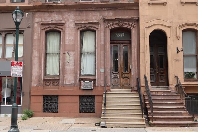 2025 Walnut St #4F, Philadelphia, PA 19103