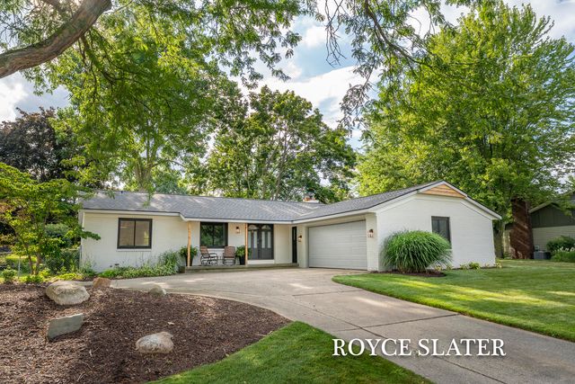 4847 Ridgeline Dr NE, Grand Rapids, MI 49525
