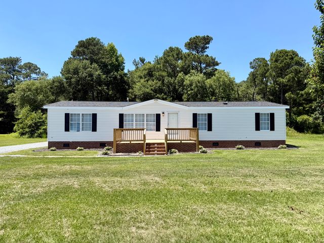 2000 Woods Crossroads Rd, Benson, NC 27504
