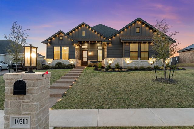10201 Castleberry Ln, Waco, TX 76712