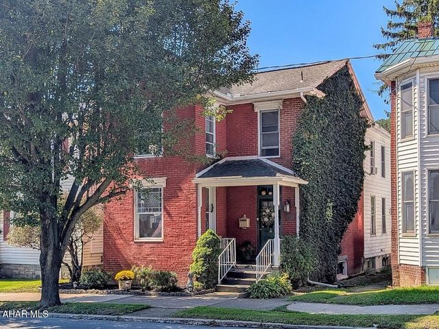 32 N  Spring St, Everett, PA 15537