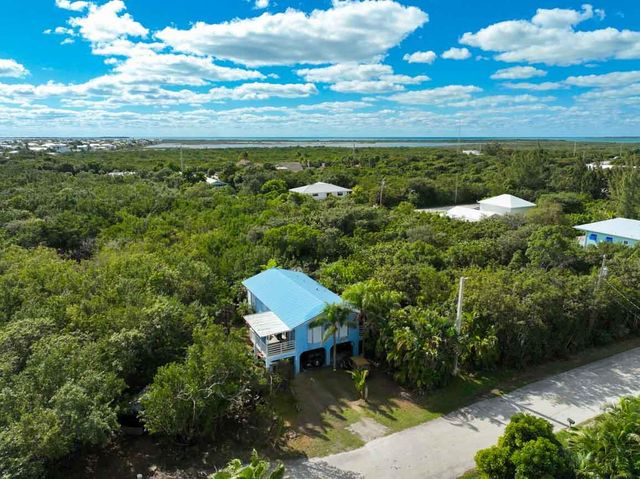 27188 Dolphin Rd, Ramrod Key, FL 33042