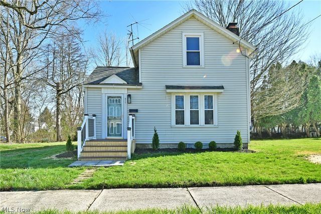 217 W  3rd St, Niles, OH 44446