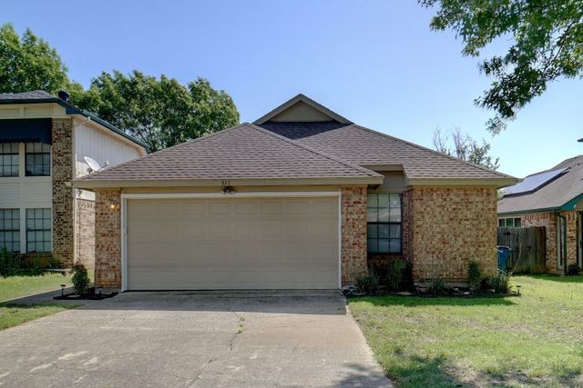 931 Boxwood Dr, Lewisville, TX 75067