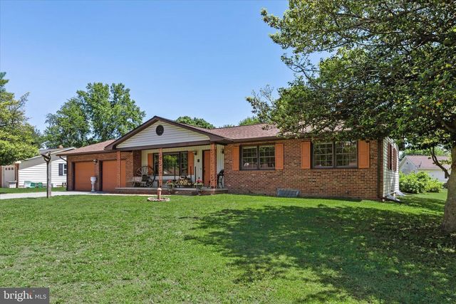 25 Meadow Glen Dr, Dover, DE 19901