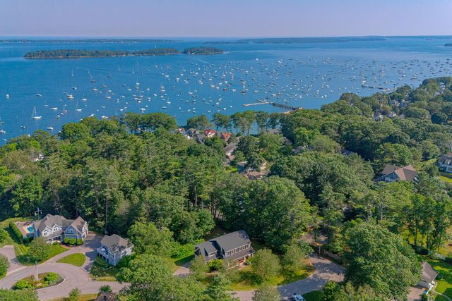 29 Seaside Way, Falmouth, ME 04105