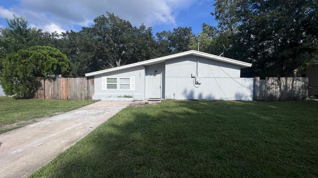 5023 Redstone Dr, Jacksonville, FL 32210