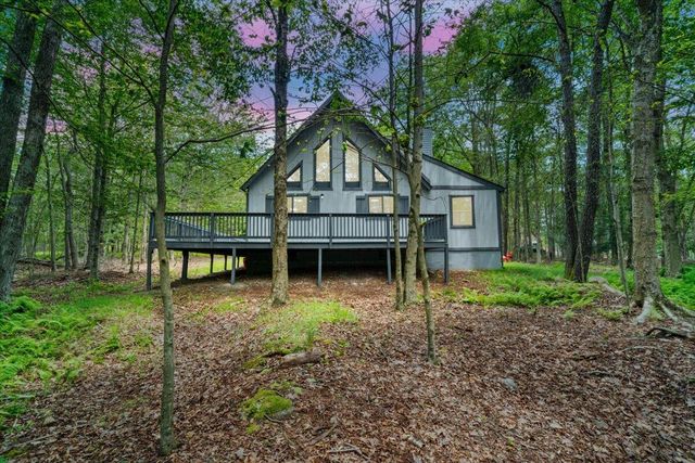 44 Magnolia Dr, Gouldsboro, PA 18424