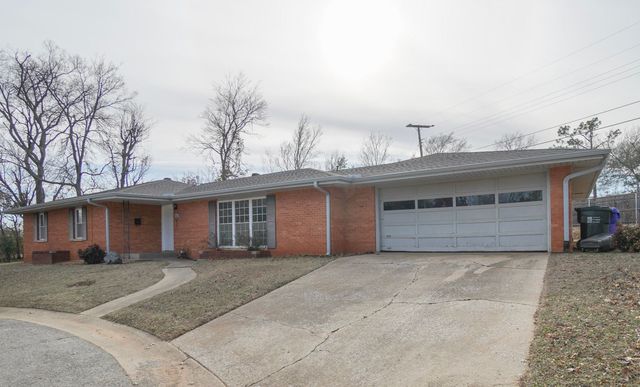 906 Carey Dr, Norman, OK 73069