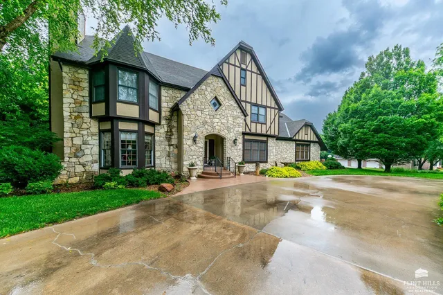 1420 Sharingbrook Dr, Manhattan, KS 66503