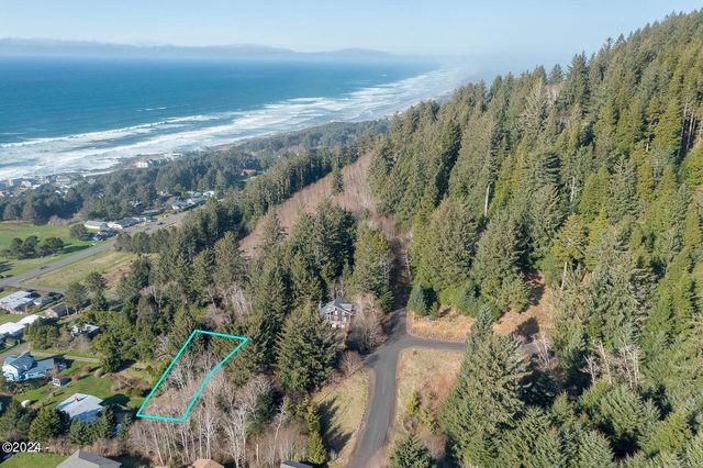 208 Chief Albert Dr, Yachats, OR 97498