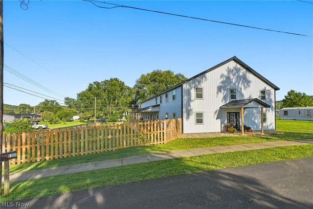 1394 Dewey St, Dresden, OH 43821