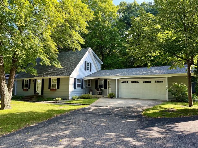 1583 E  Shore Dr, Detroit Lakes, MN 56501