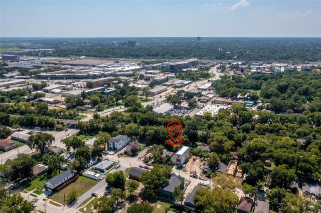 907 Walkway St, Dallas, TX 75212
