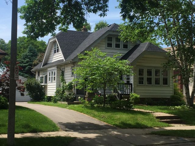 2417 N  68th St, Wauwatosa, WI 53213