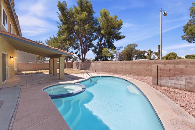 275 Adorno Dr, Henderson, NV 89074