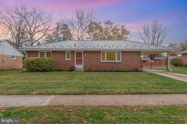 20 Chestnut St, Camp Hill, PA 17011