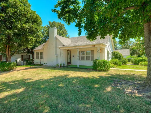 204 N  Cheyenne Ave, Geary, OK 73040