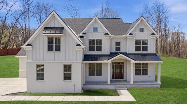 101 Shadow Ridge Dr, Penn Township, PA 16002