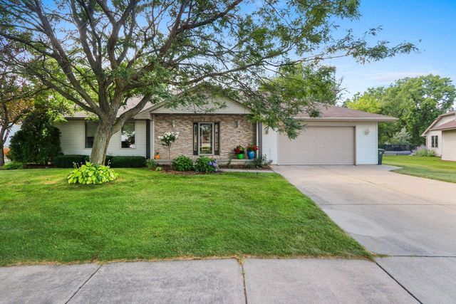 576 Saint Marys St, De Pere, WI 54115