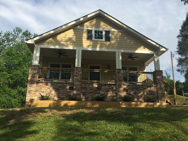 18 Depot St, Blue Ridge, GA 30513