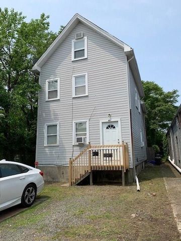 49 Lafayette St, Carteret, NJ 07008