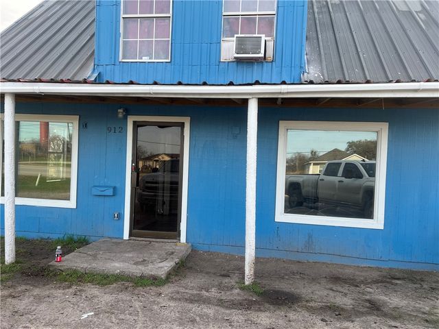 920 N  Front St, Mathis, TX 78368